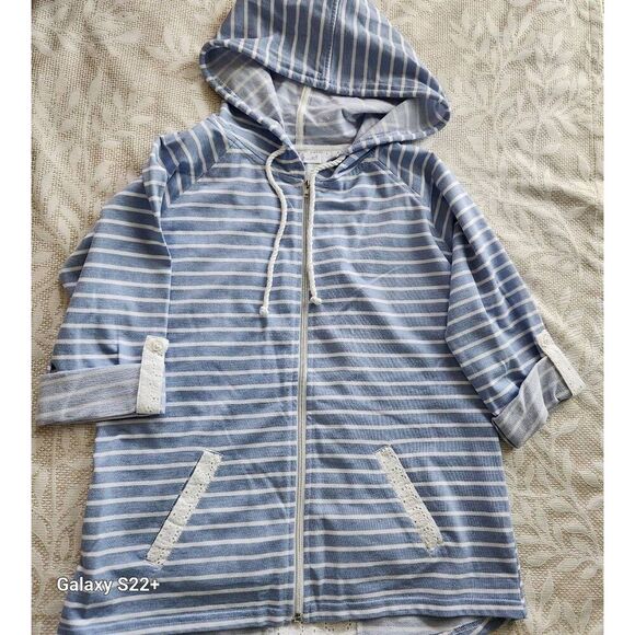 H9  Keren Hart hoodie with eyelet trim - Picture 1 of 10